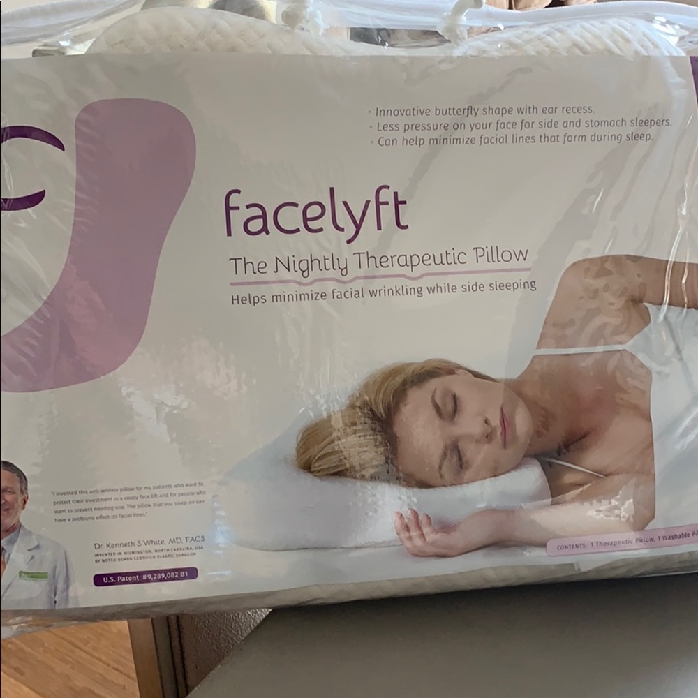 Facelift Pillow
